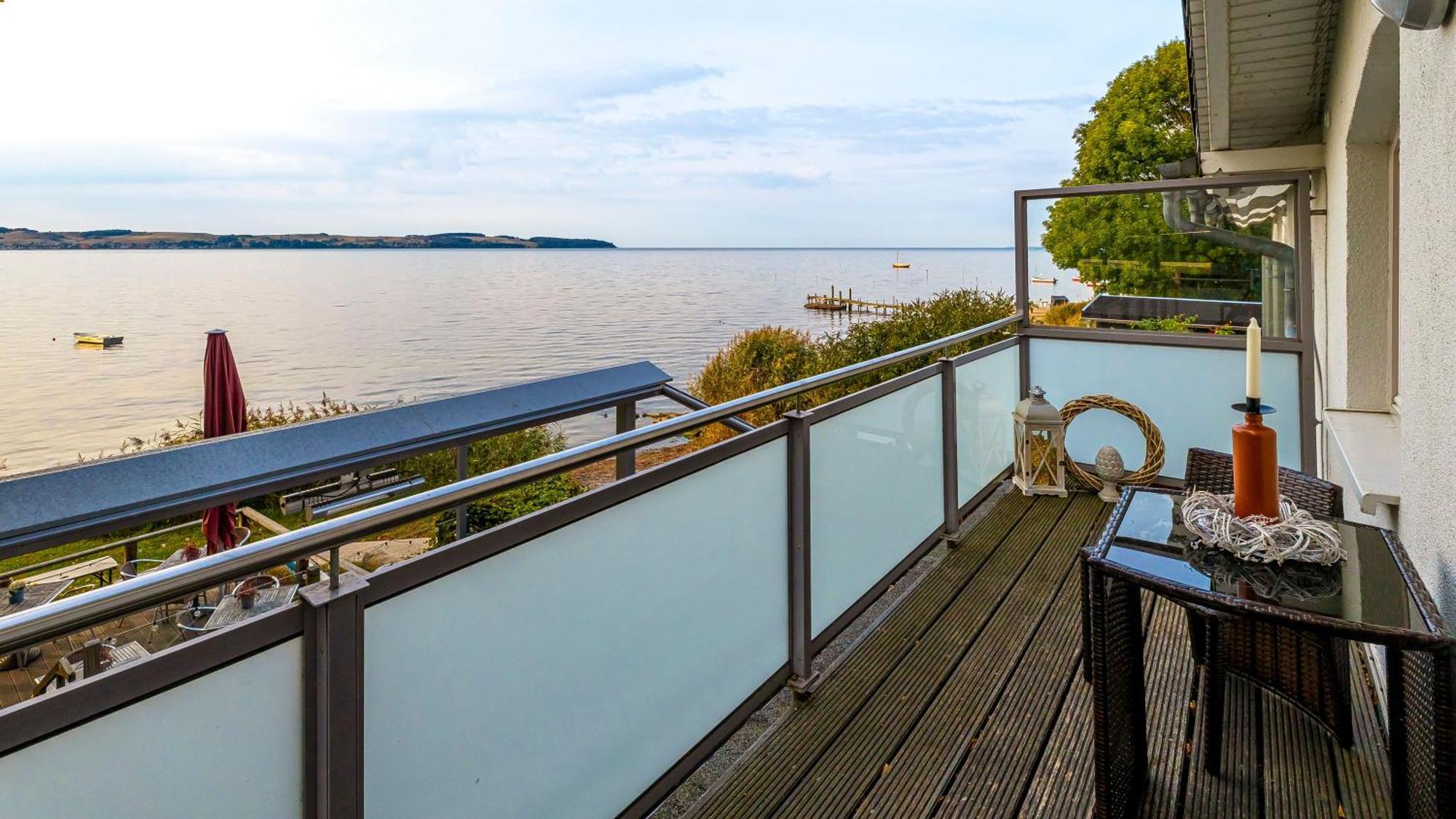 Haus Seeblick Mit 9 Wohnungen Alt Reddevitz エクステリア 写真